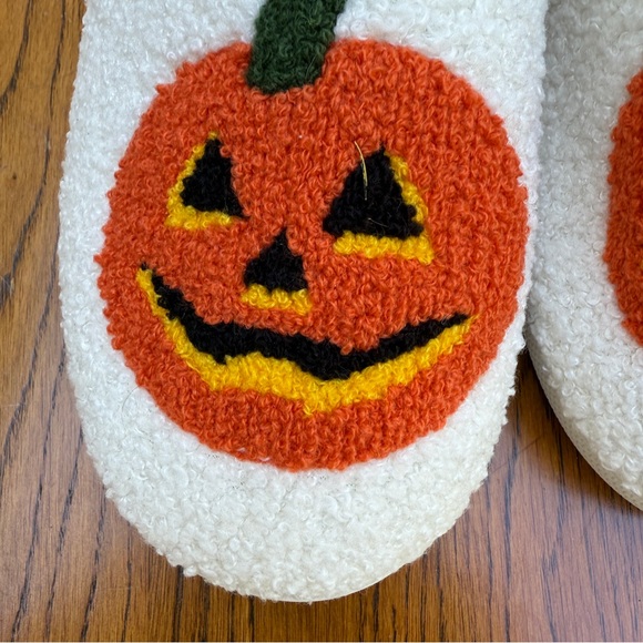Halloween Pumpkin Slides Women’s Size SM 6-8 EUC Cute Fall Slippers White - Picture 3 of 9